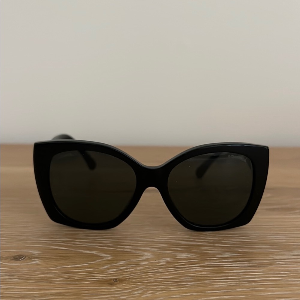 Black Cat-Eye Sunglasses for Women - Classic Black